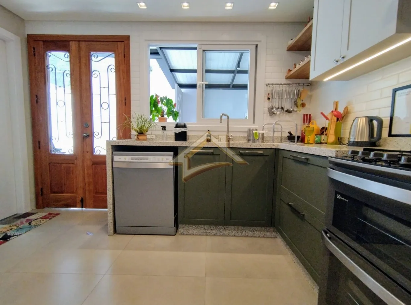 Belíssima casa na Velha, 3 dormitórios sendo 1 suíte, semimobiliado, energia solar e captação da água da chuva. Confira! — foto 6