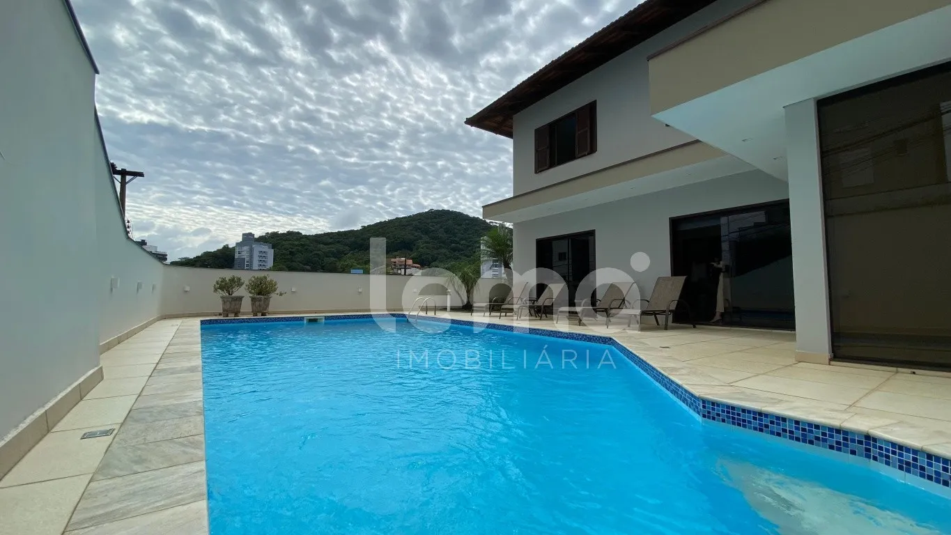 Casa à venda com 4 quartos e 2 suítes, 4 vagas, 506m² no Itoupava Seca, Blumenau - foto 1