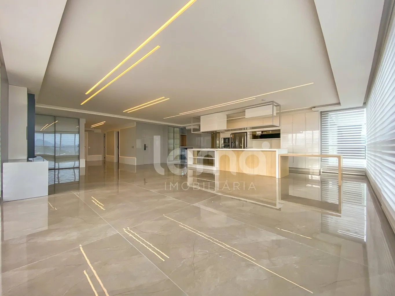 Cobertura plana mobiliada com 3 suítes à venda, 318 m , no bairro Vila Nova, em Blumenau. — foto 2