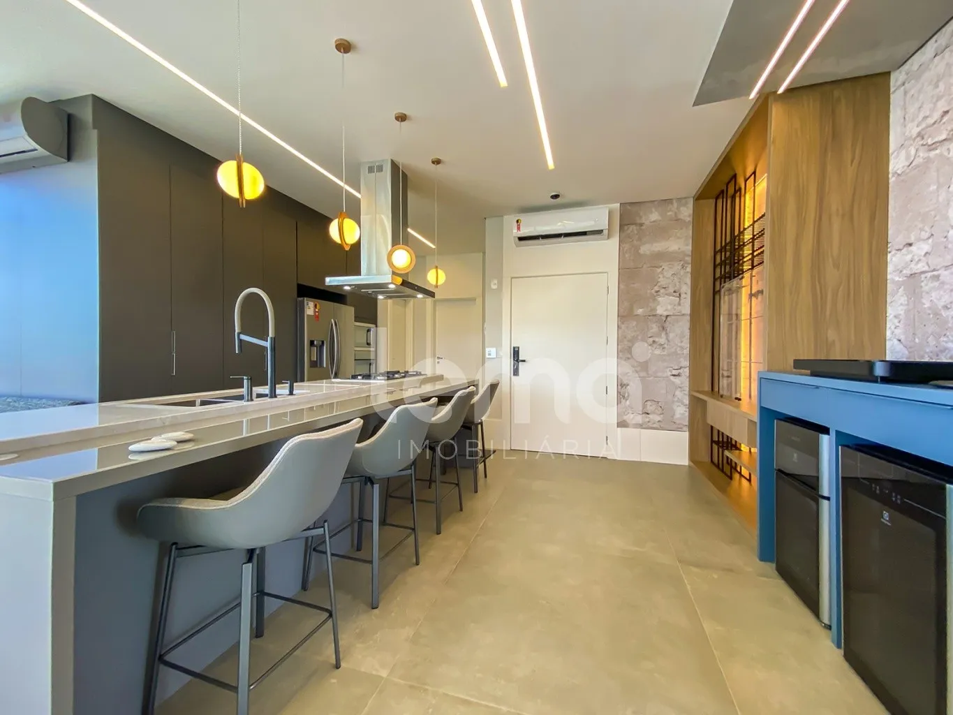 Cobertura plana, mobiliada, decorada e equipada com 2 suítes no Centro de Blumenau. — foto 4