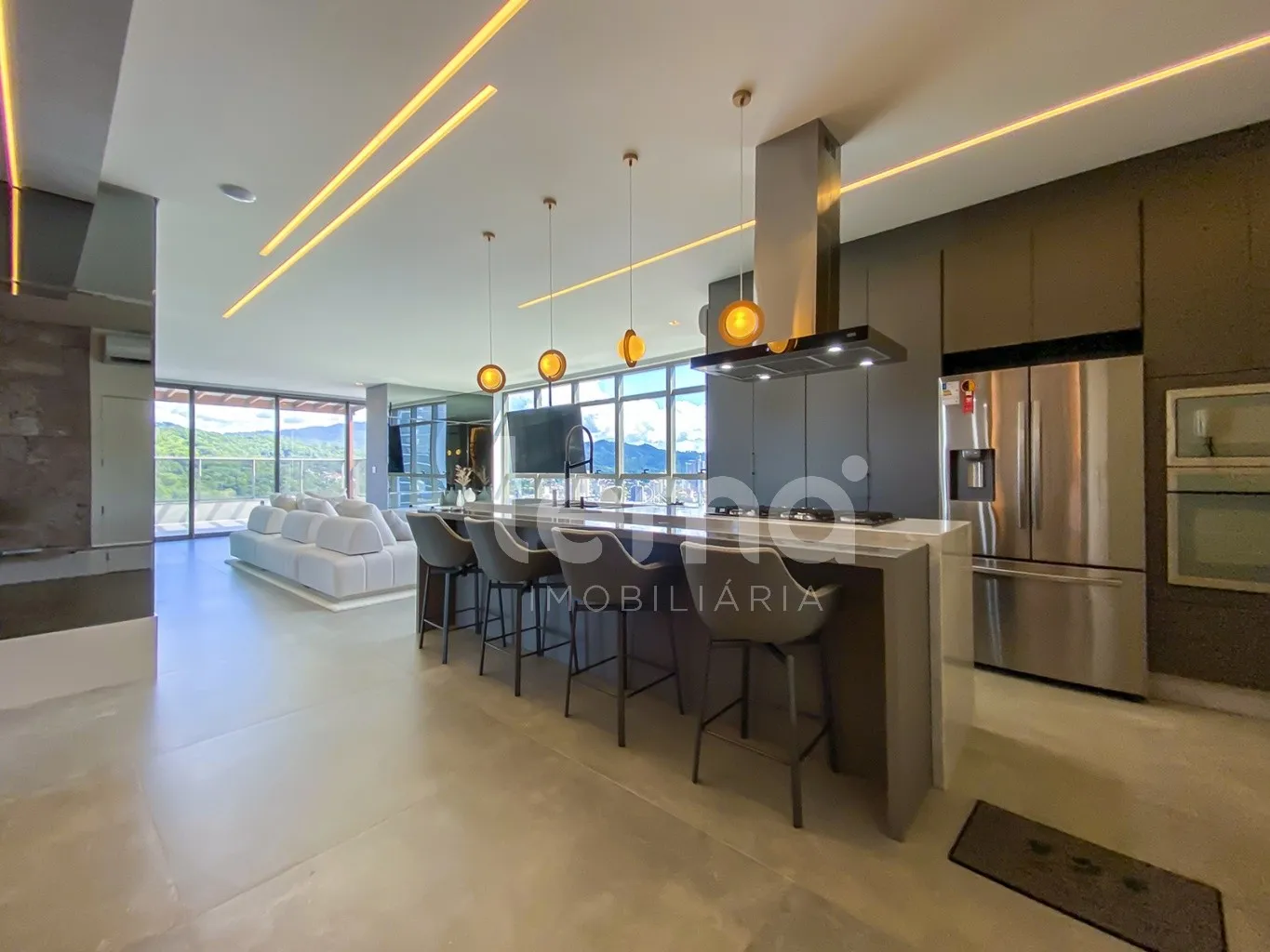 Cobertura plana, mobiliada, decorada e equipada com 2 suítes no Centro de Blumenau. — foto 7