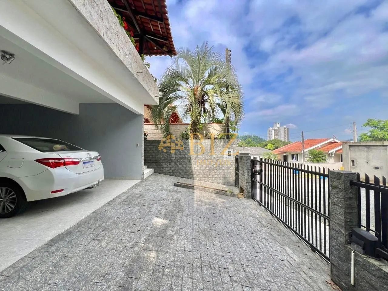 Casa com 3 quartos, sendo 1 suíte, com 239m de área construída em rua sem saída! — foto 3