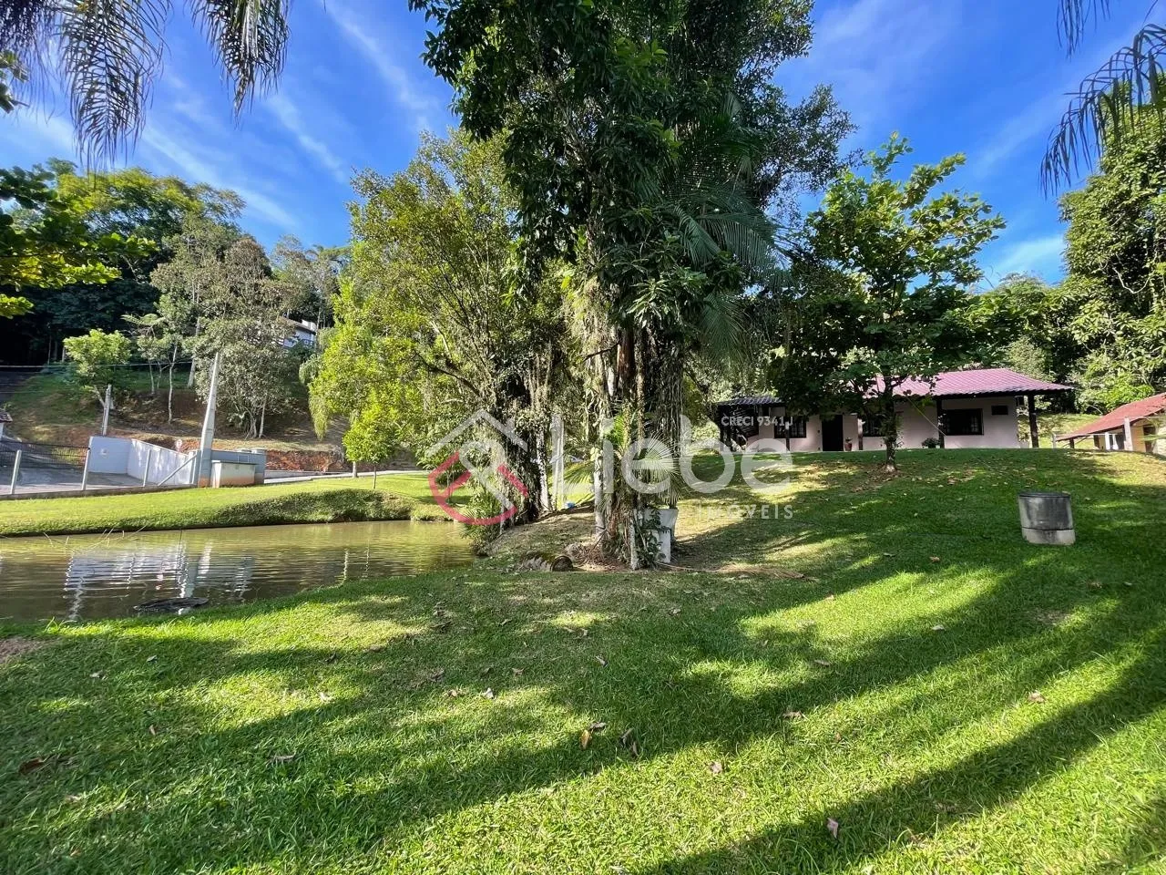 Linda Casa em local privilegiado na cidade de Pomerode com 221,80m de área construída num terreno de 5.928,77m. — foto 7