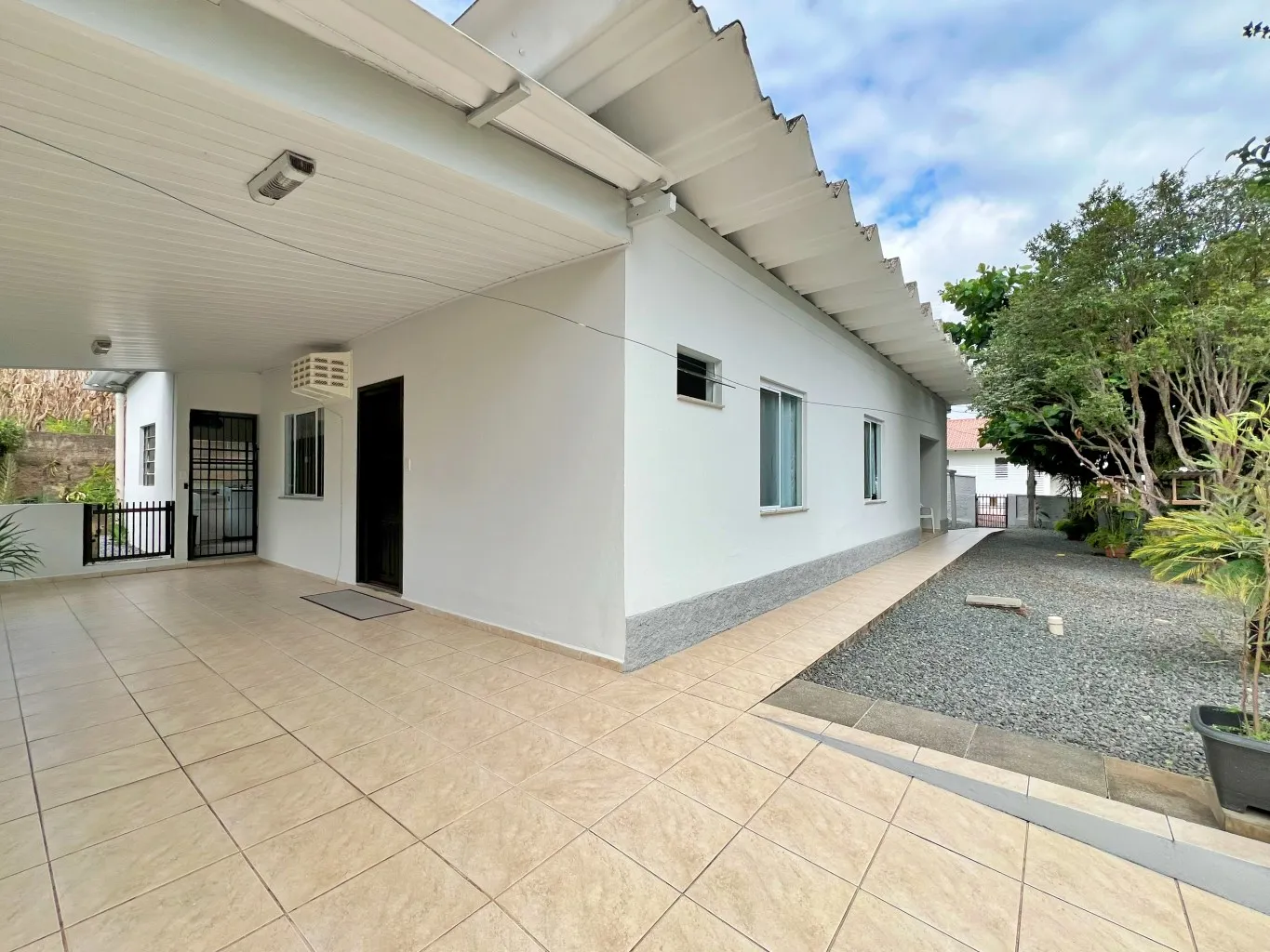 Casa com 3 quartos Agua Verde — foto 2