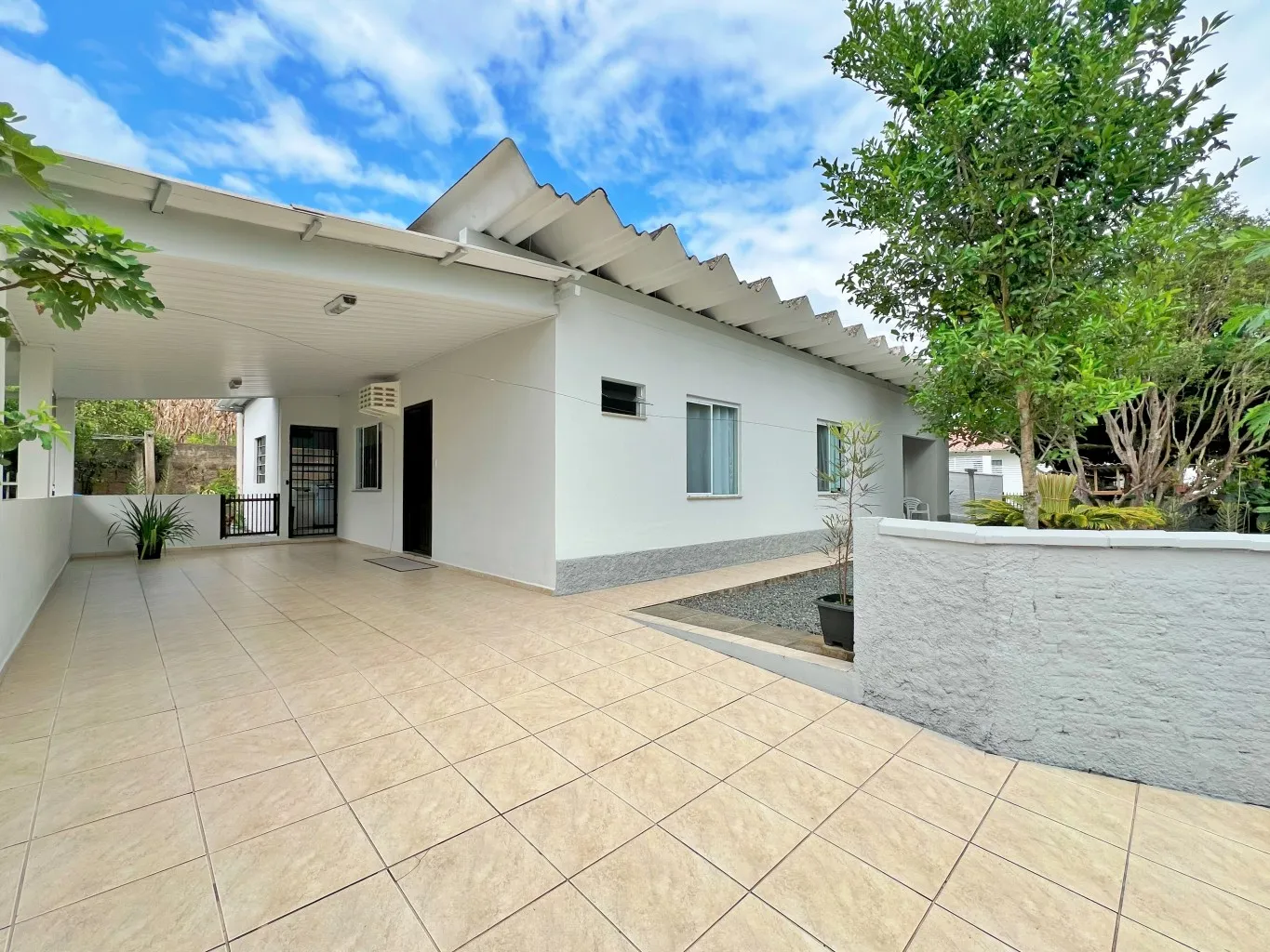 Casa com 3 quartos Agua Verde - foto 1