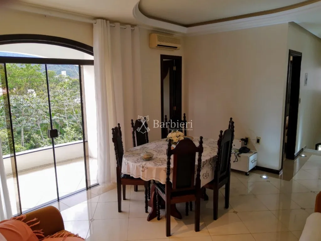 Casa à venda com 4 quartos sendo todos suítes e 03 vagas no bairro Garcia em Blumenau/SC - foto 1