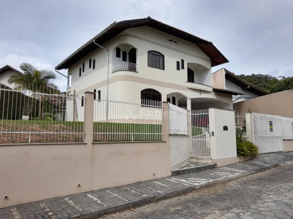 Casa à venda com 4 quartos sendo todos suítes e 03 vagas no bairro Garcia em Blumenau/SC — foto 3