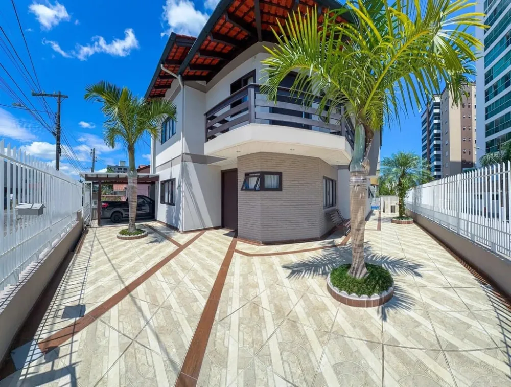 Luxuosa Casa com 3 Dormitórios - Indaial — foto 2