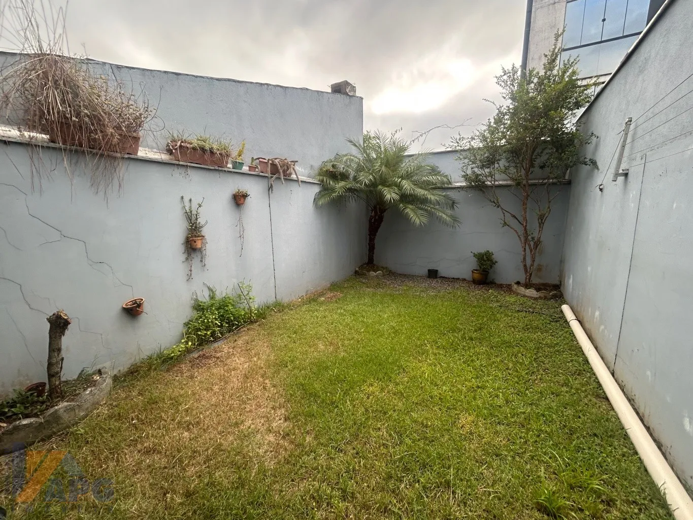 Sobrado com dois dormitórios, espaço nos fundos com uma excelente área para receber seus amigos! — foto 7