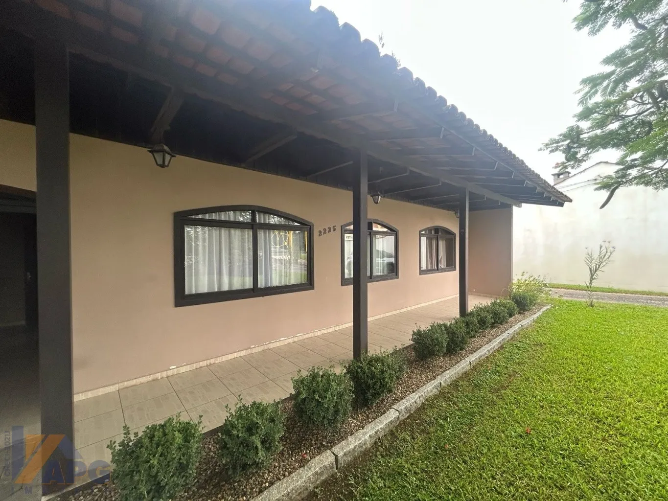 Casa na Rua Itajaí com amplo terreno de 800m2. — foto 3