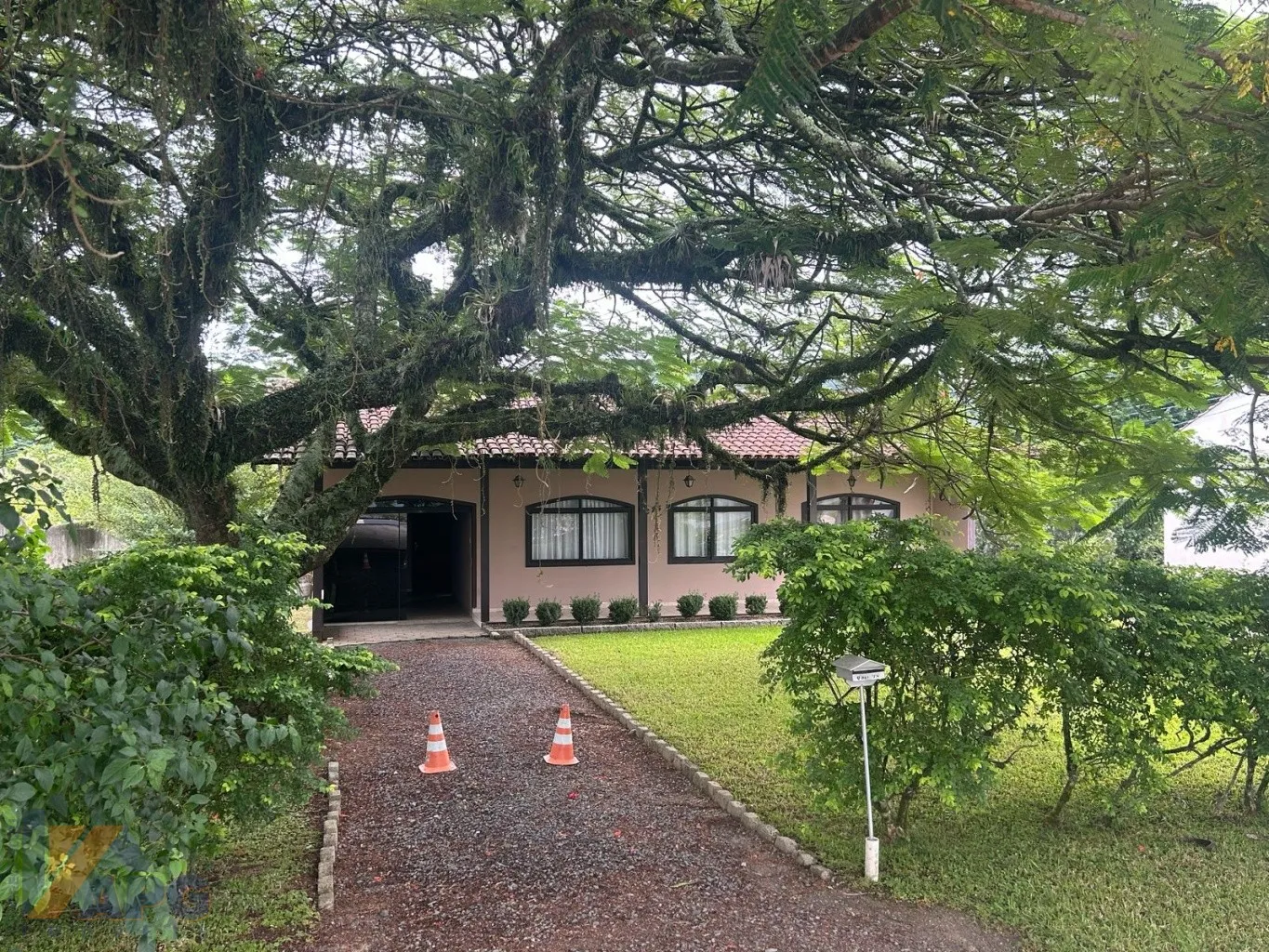 Casa na Rua Itajaí com amplo terreno de 800m2. — foto 4