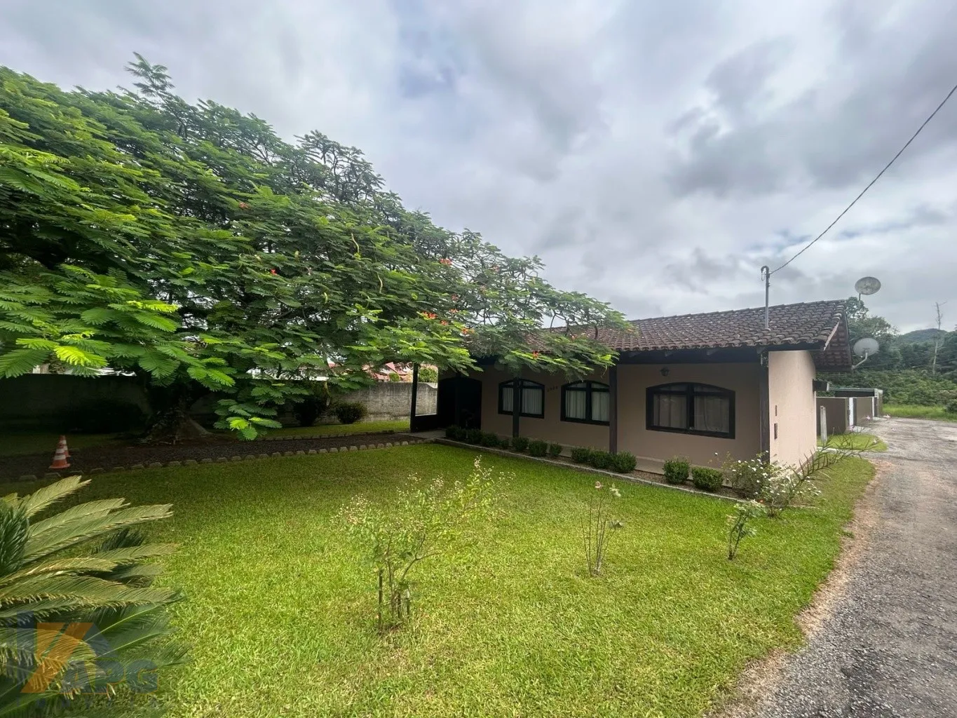 Casa na Rua Itajaí com amplo terreno de 800m2. — foto 7