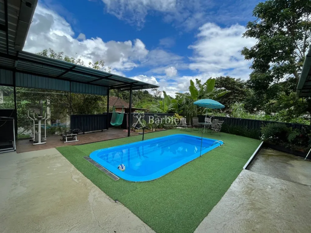 Casa com amplo terreno com sobrado e galpão disponível no Belchior Baixo em Blumenau/SC - foto 1