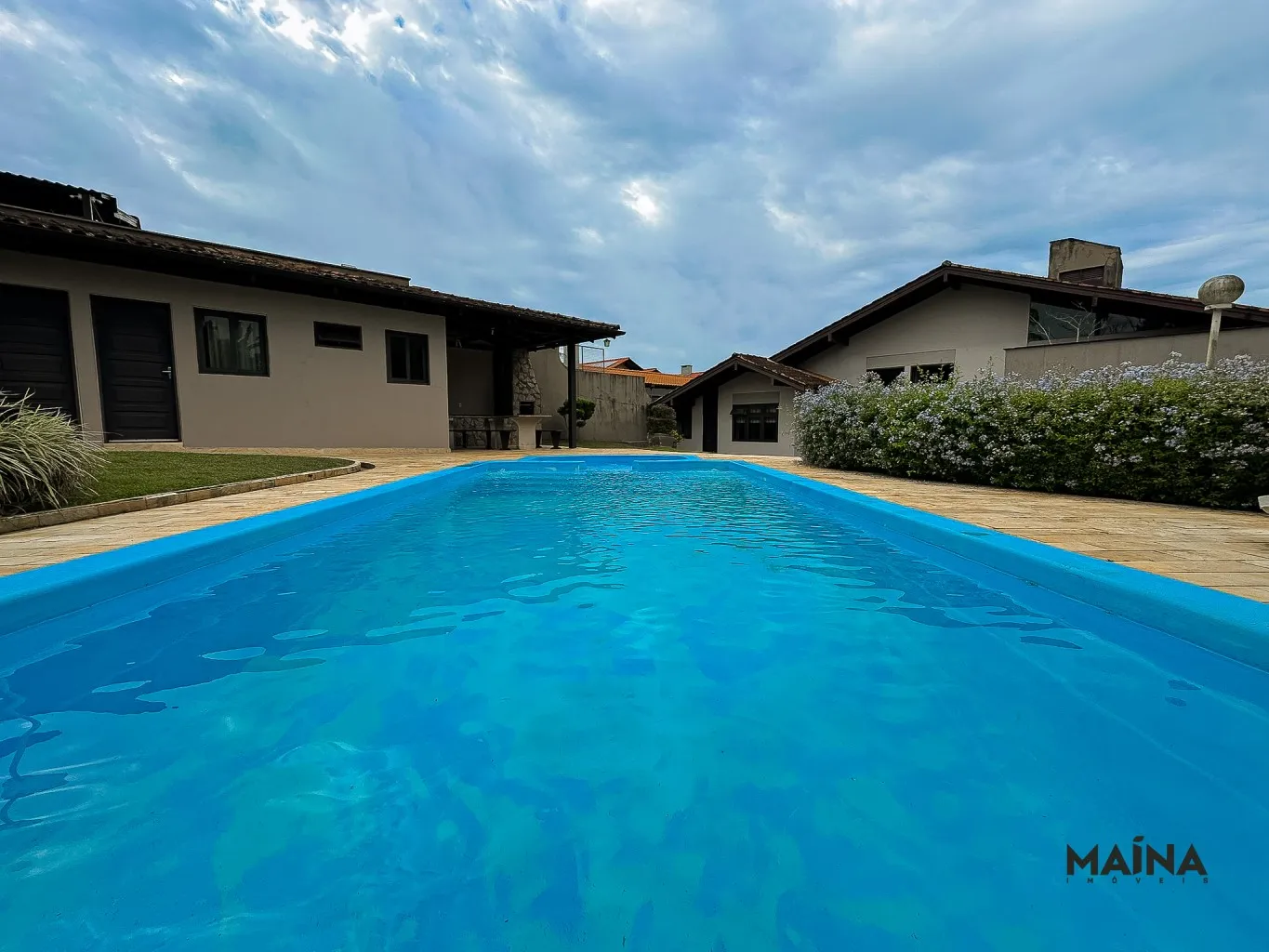 Belíssima casa, no bairro ponta aguda, com 4 dormitórios, sendo 2 suítes e área de lazer incrível!! — foto 4