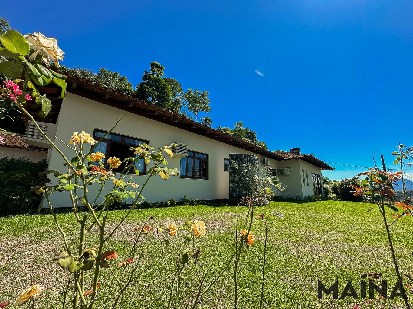 Belíssima Casa plana, de 3 dormitórios sendo 1 suíte no bairro Escola Agrícola, com amplo espaço de terreno — foto 2