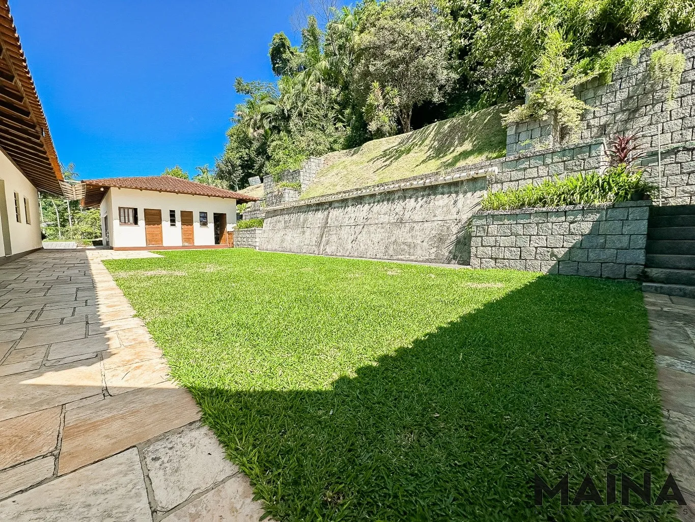 Belíssima Casa plana, de 3 dormitórios sendo 1 suíte no bairro Escola Agrícola, com amplo espaço de terreno — foto 7