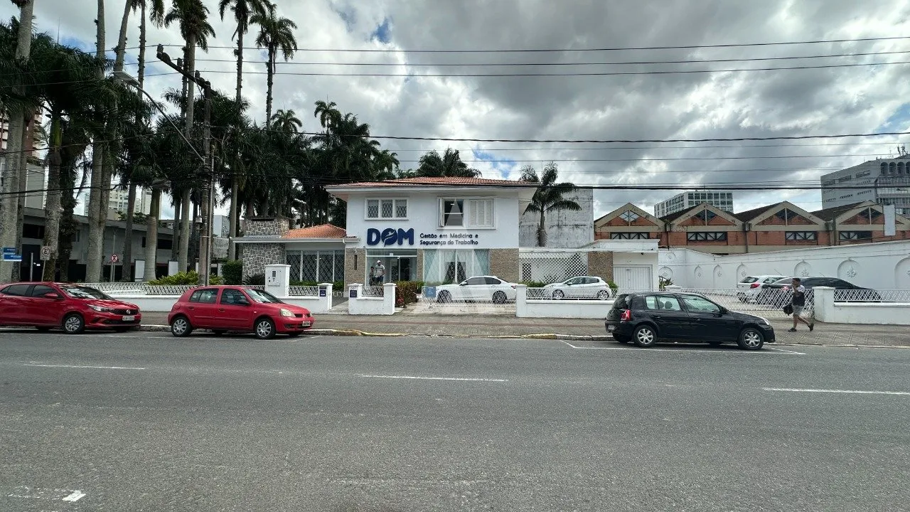 Casa Comercial à venda no bairro Centro em Joinville, por R$ 4.500.000.00. - foto 1