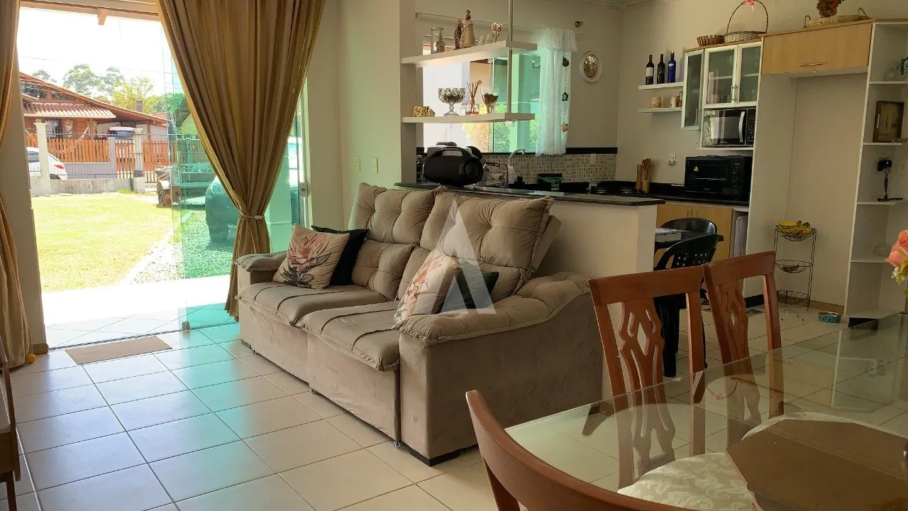 Casa com 1 suíte(s) mais 2 quarto(s) à venda no bairro Boa Vista em Joinville, por R$ 750.000, - foto 1