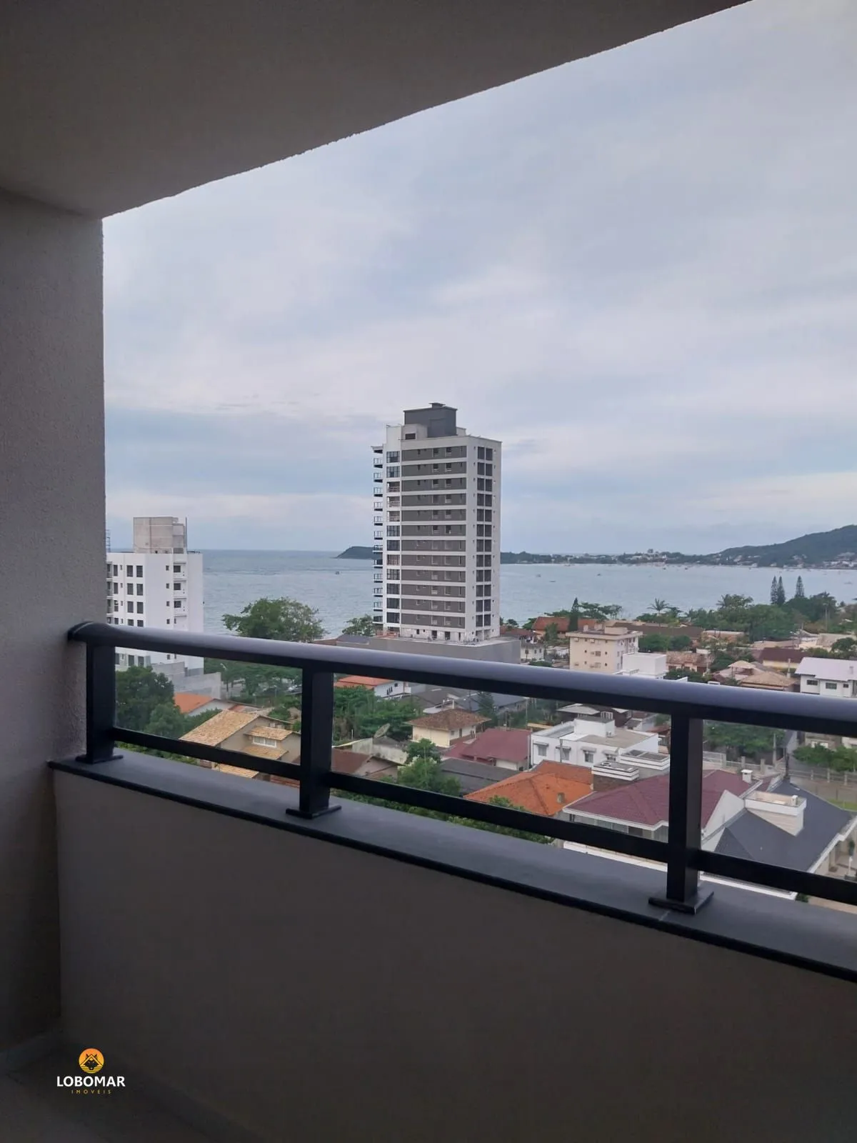 Apartamento com Vista Mar a 150m da Praia - 3 Dormitórios em Armação/Penha - foto 1