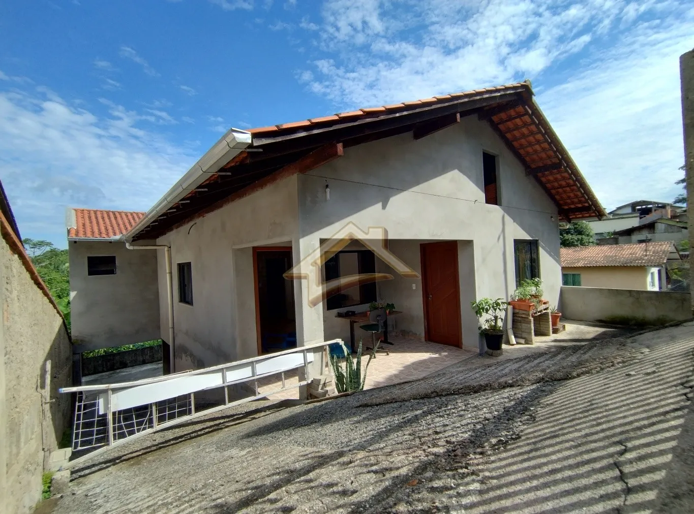 Casa com três dormitórios localizada no bairro Fortaleza em Blumenau! — foto 2
