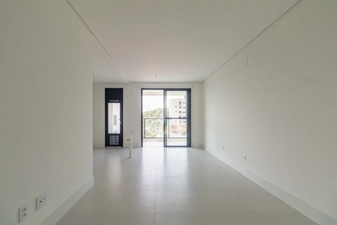 Apartamento com 1 suíte(s) mais 2 quarto(s) à venda no bairro Santo Antônio em JOINVILLE, por R$ 790.000,00 — foto 2