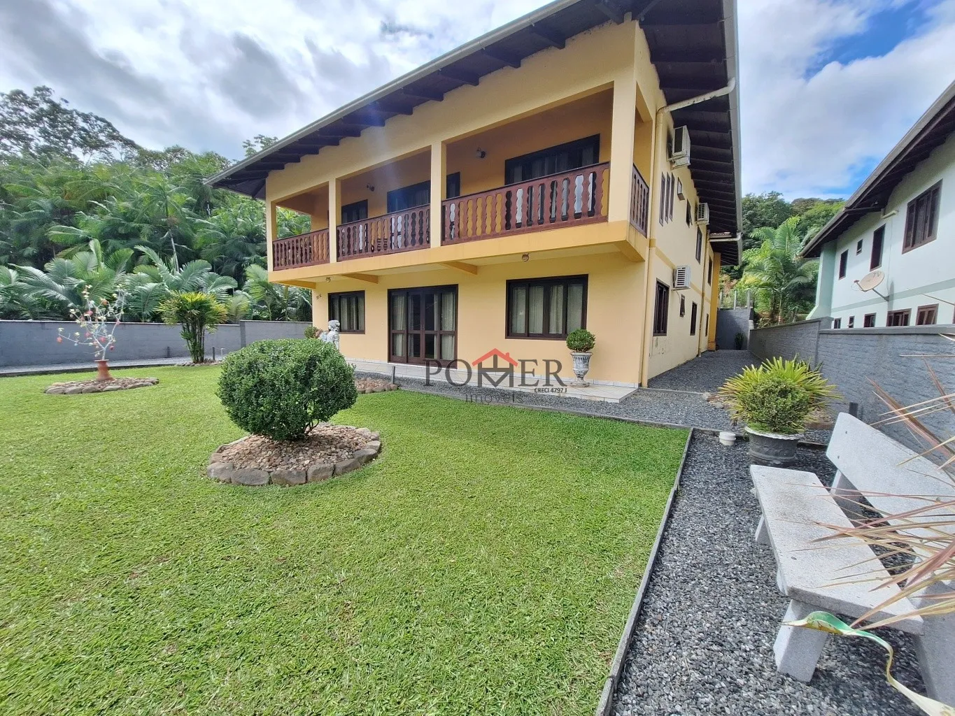 Ampla Casa no Bairro Testo Alto em Pomerode, com 540,53m de construção, num terreno com 10.190,00m. — foto 2