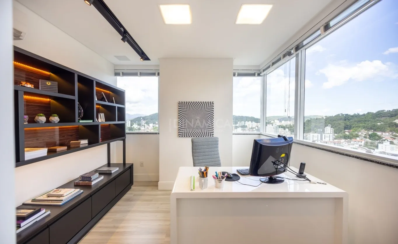 Sala comercial finamente mobiliada à venda no Ibiza Trade & Financial Center em Blumenau! - foto 1