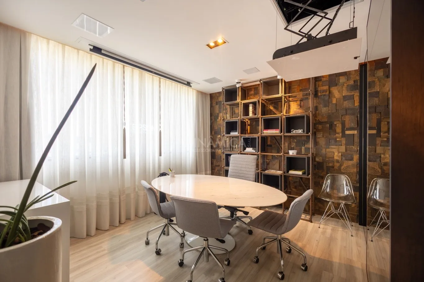 Sala comercial finamente mobiliada à venda no Ibiza Trade & Financial Center em Blumenau! — foto 2