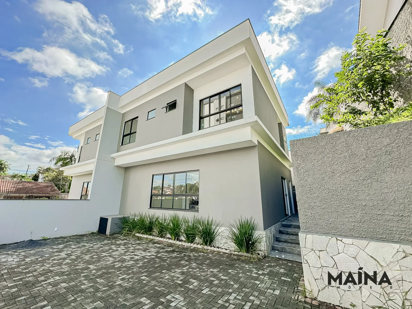 Sobrado diferenciado, amplo e com excelente acabamento! - foto 1