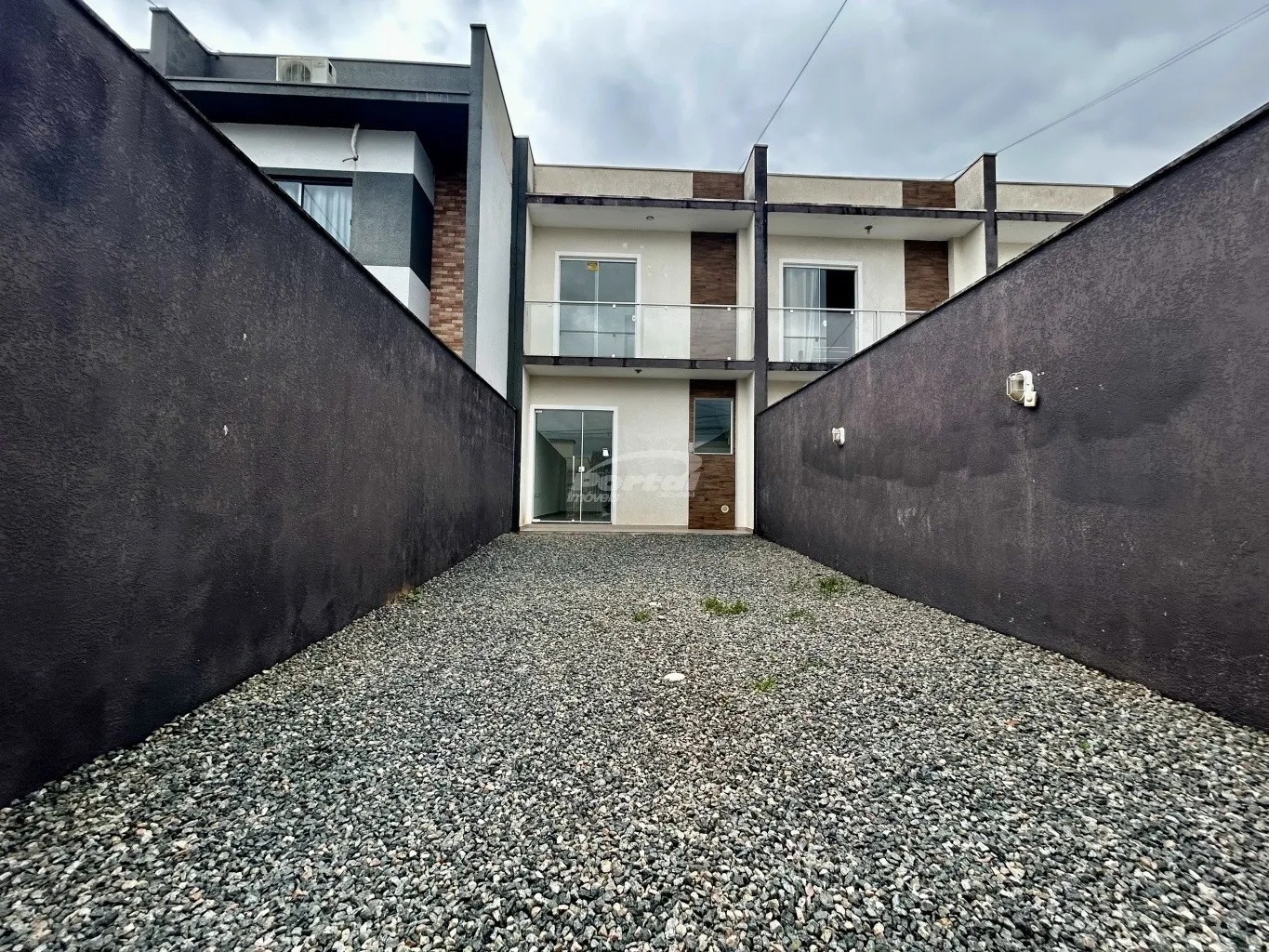 Sobrado a venda próximo a praia em Balneário Piçarras. - foto 1