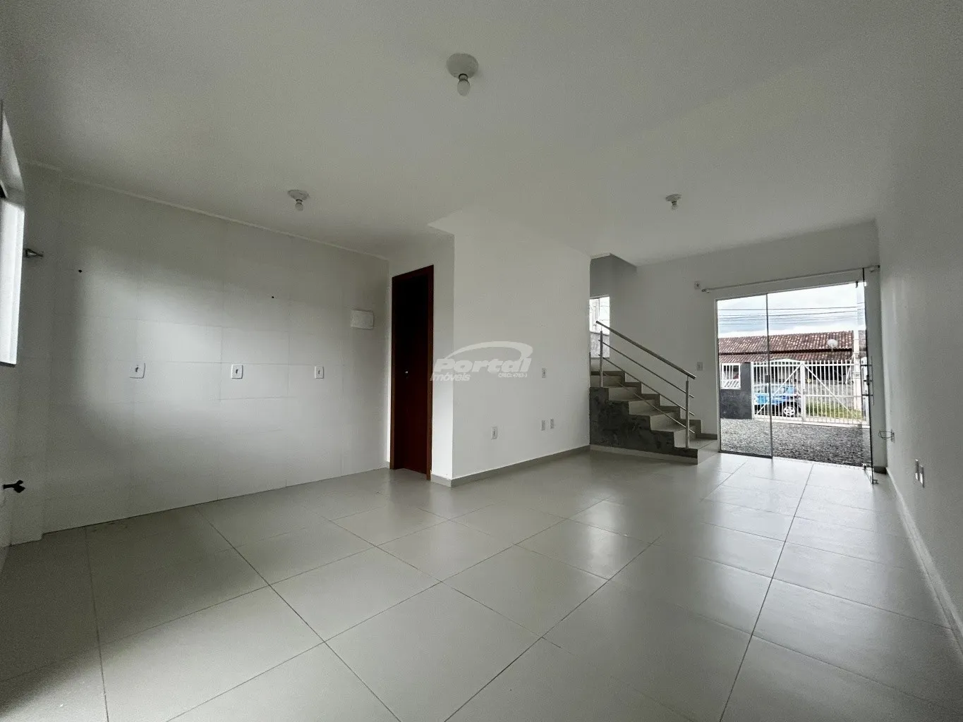 Sobrado a venda próximo a praia em Balneário Piçarras. — foto 2