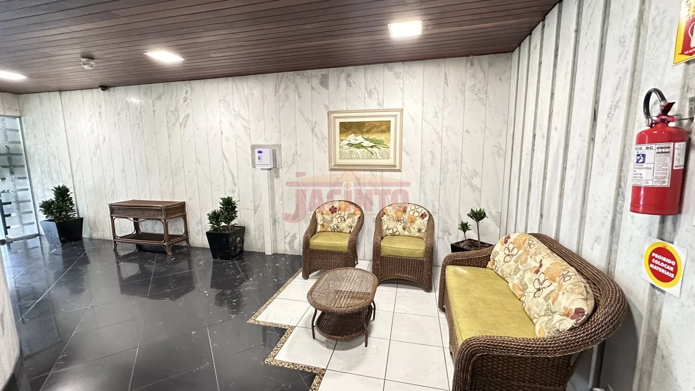 Apartamento no Centro de Blumenau | Semimobiliado com 2 quartos sendo 1 suíte master. — foto 2