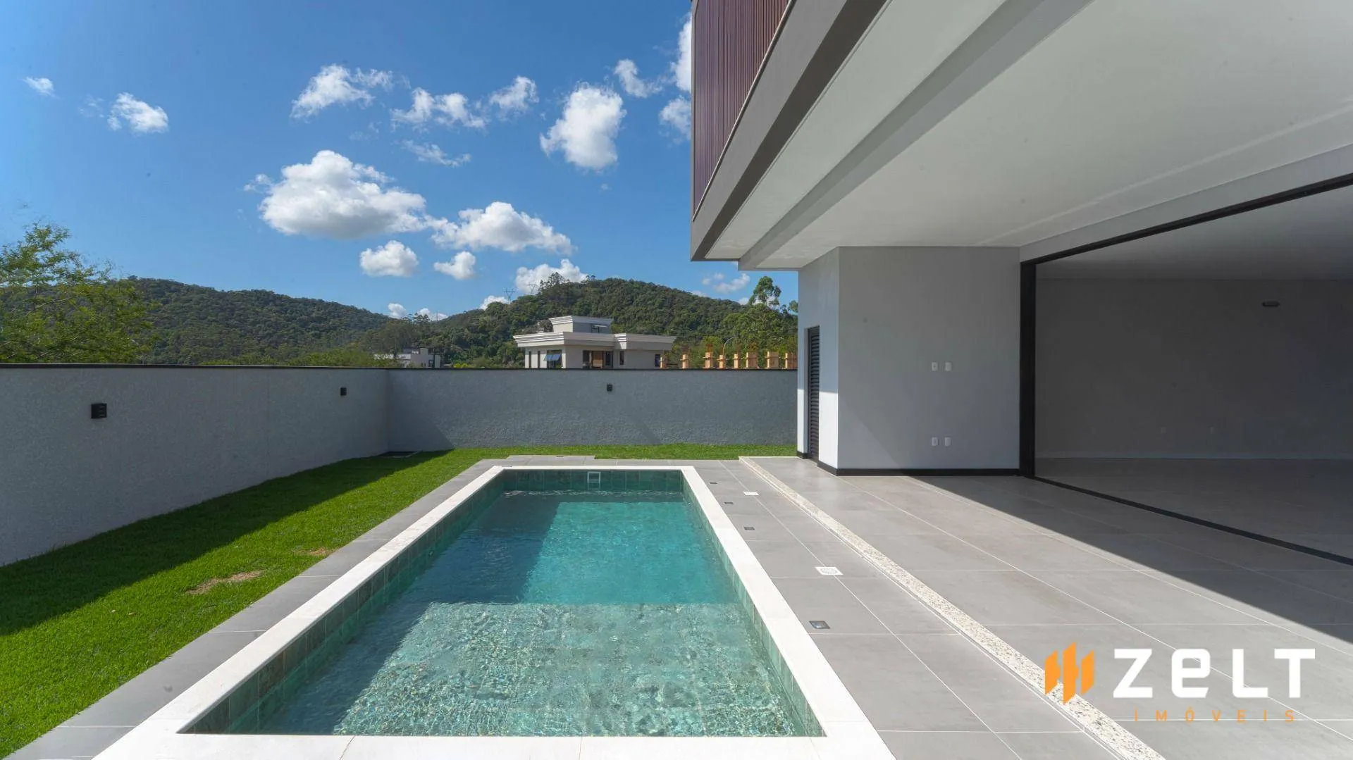 Casa Nova de Alto Padrão com 4 Suites e Piscina, à venda em Condominio Fechado no bairro Ponta Aguda - Blumenau — foto 5