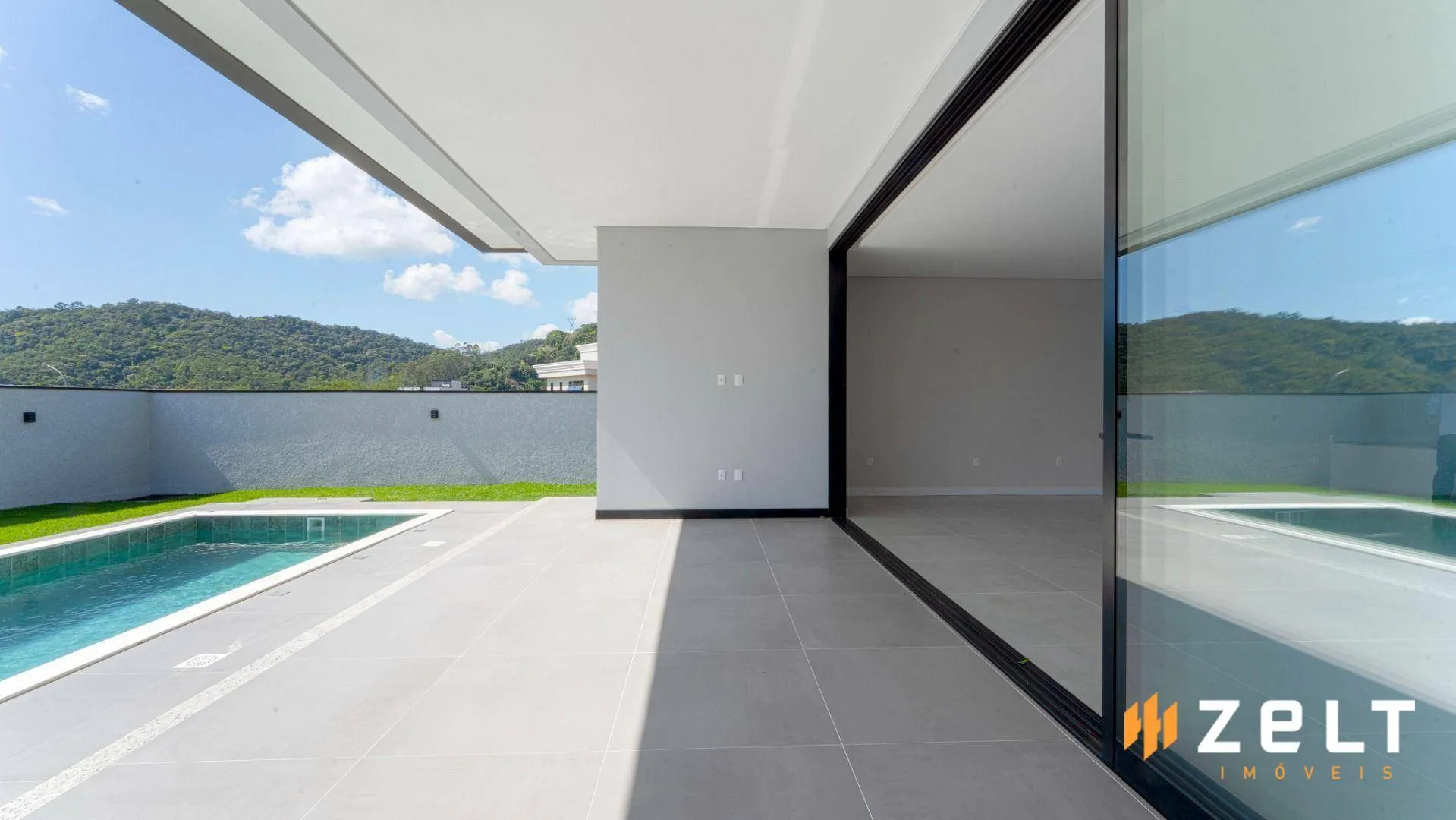 Casa Nova de Alto Padrão com 4 Suites e Piscina, à venda em Condominio Fechado no bairro Ponta Aguda - Blumenau — foto 6