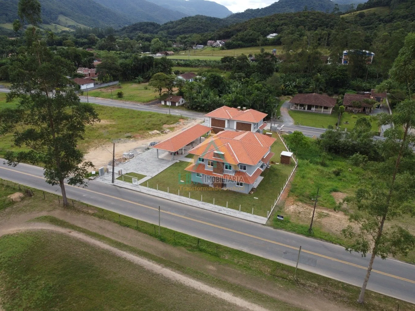 Casa em Condomínio no Residencial Morro Schmidt na Rota Enxaimel, com 117,44m Área Privativa. - foto 1