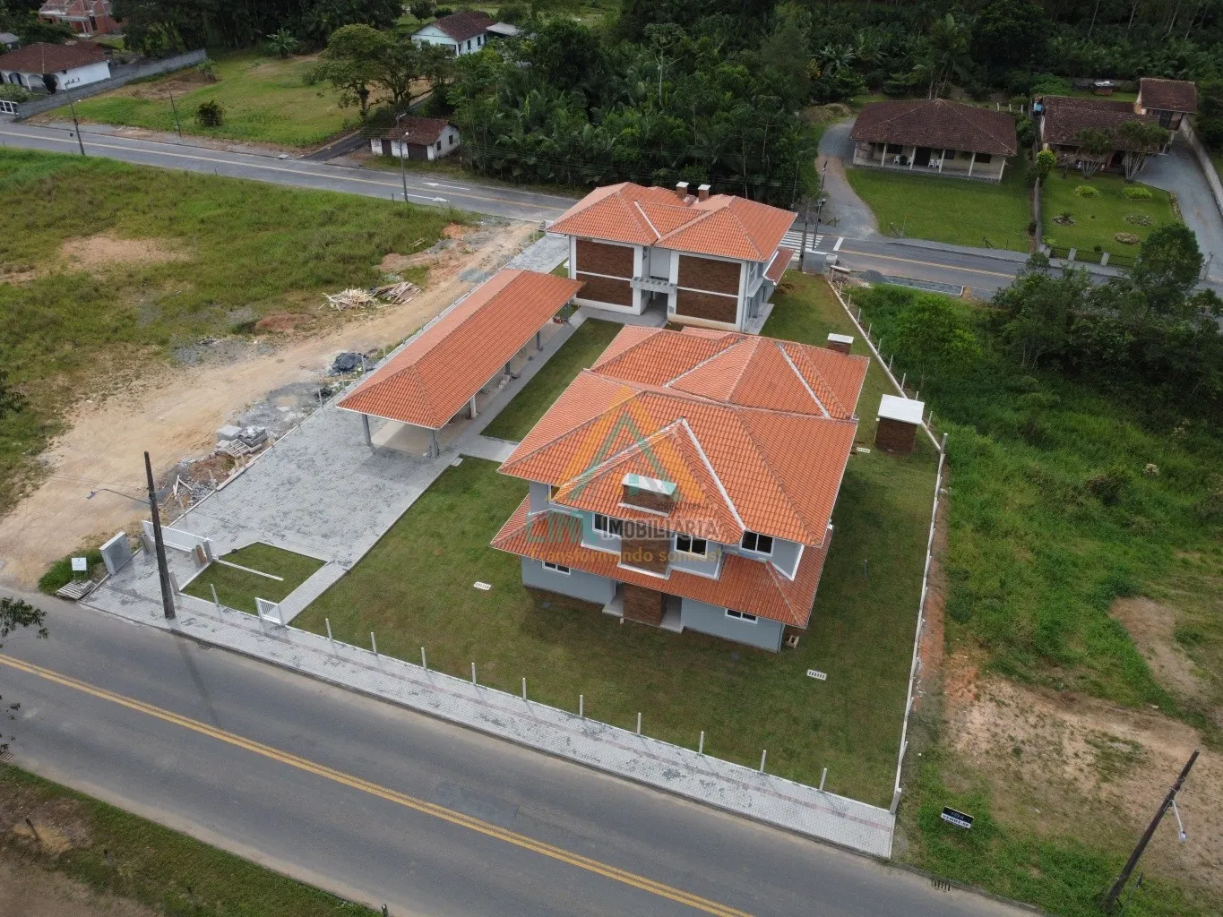 Casa em Condomínio no Residencial Morro Schmidt na Rota Enxaimel, com 117,44m Área Privativa. — foto 2