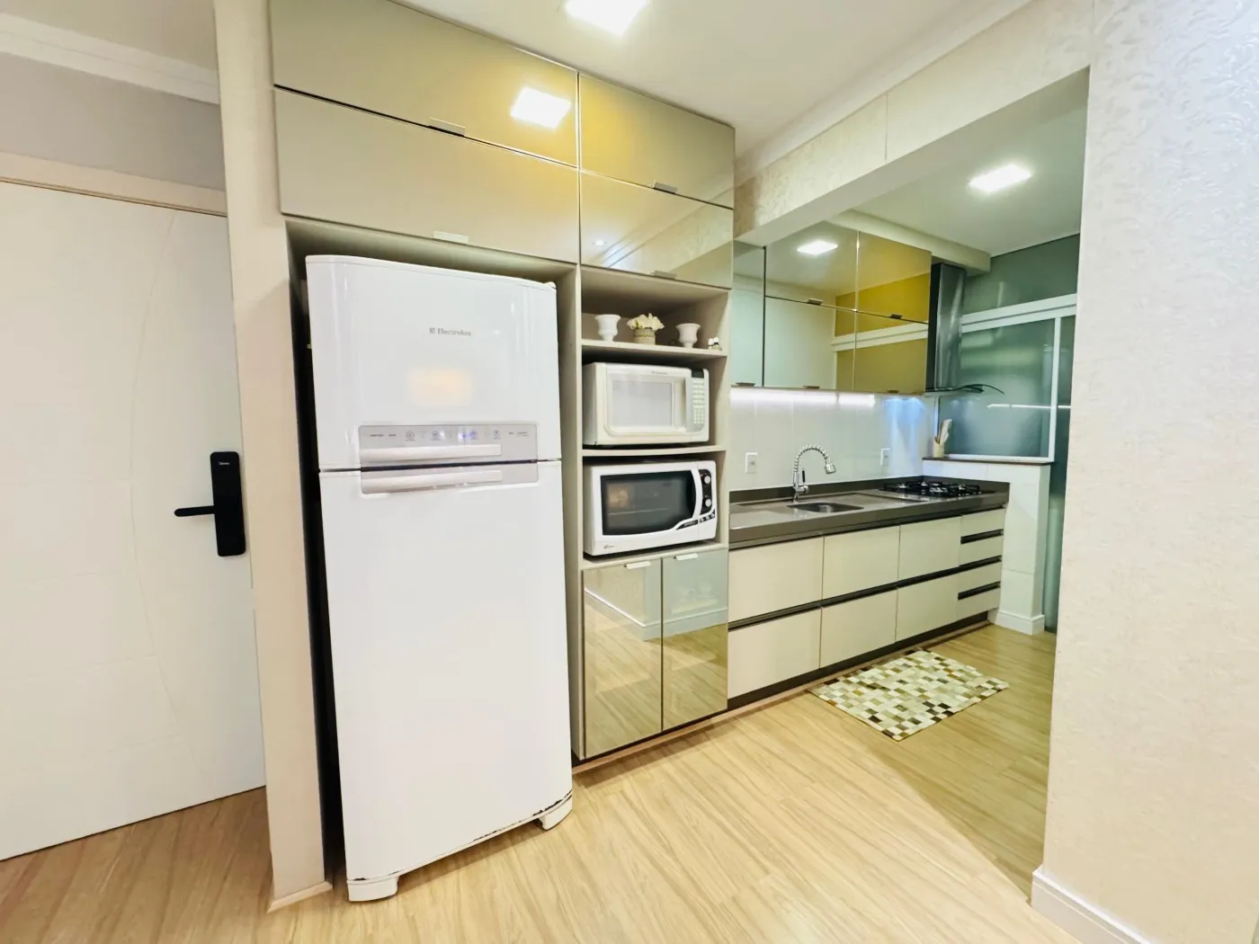 Apartamento para Venda em Blumenau, Garcia, 2 dormitórios, 1 suíte, 2 banheiros, 1 vaga — foto 2