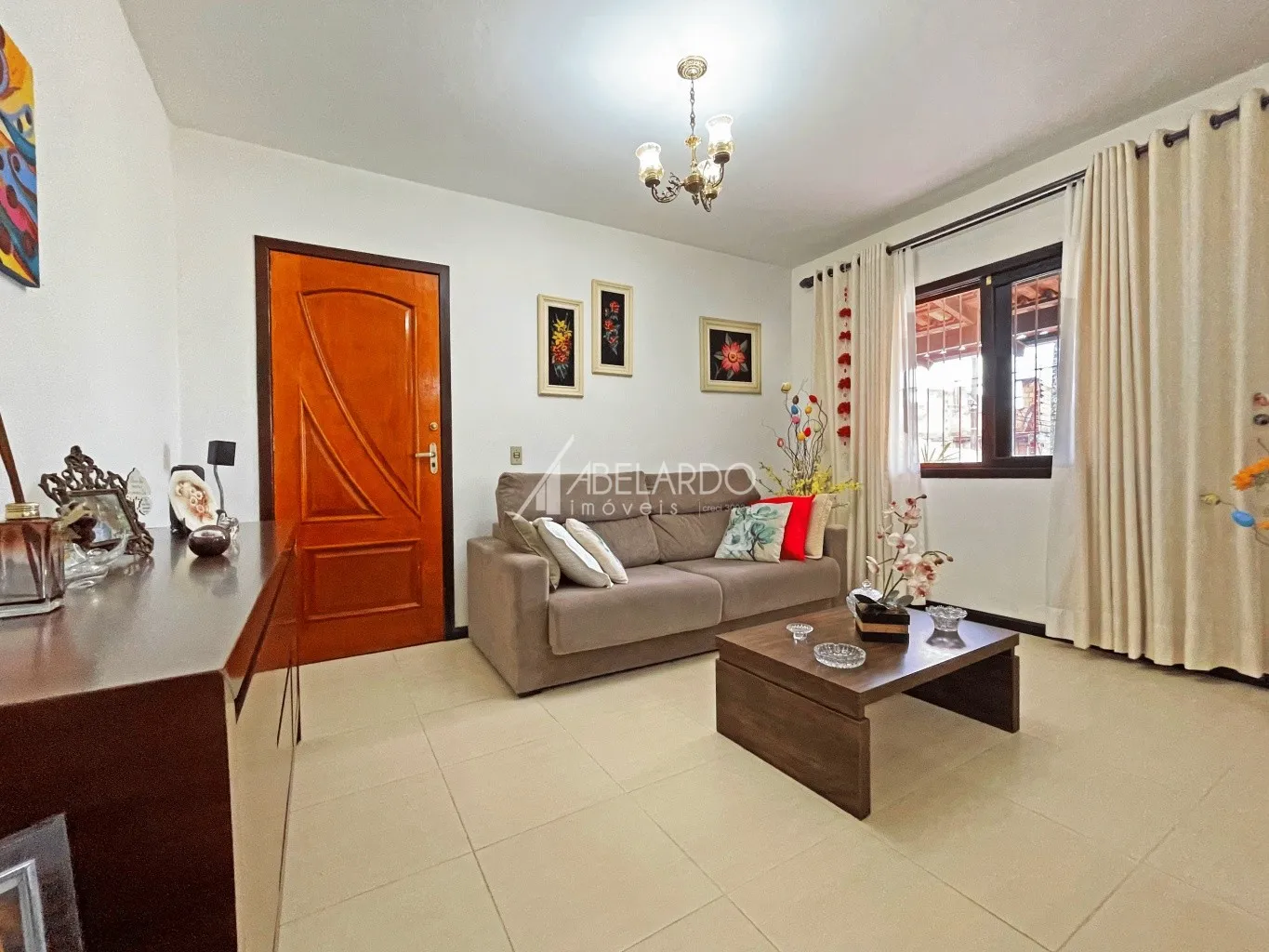 EXCELENTE CASA MOBILIADA COM TRÊS DORMITÓRIOS, SENDO DUAS SUÍTES, APTA PARA FINANCIAMENTO - BAIRRO ESCOLA AGRICOLA — foto 4