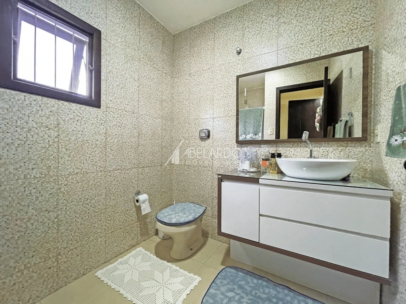 EXCELENTE CASA MOBILIADA COM TRÊS DORMITÓRIOS, SENDO DUAS SUÍTES, APTA PARA FINANCIAMENTO - BAIRRO ESCOLA AGRICOLA — foto 7