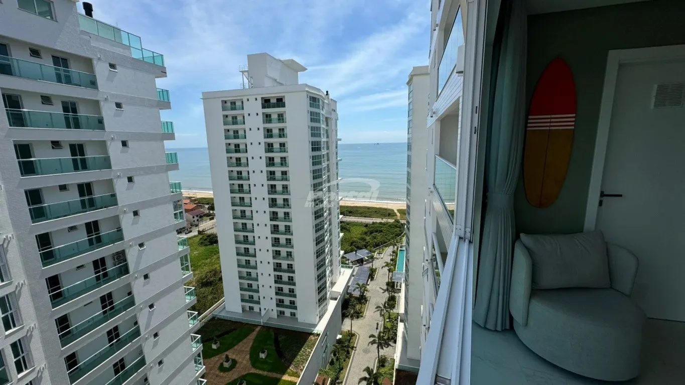 Apartamento em andar alto, finamente mobiliado e decorado no Itacolomi no Balneário Piçarras. - foto 1