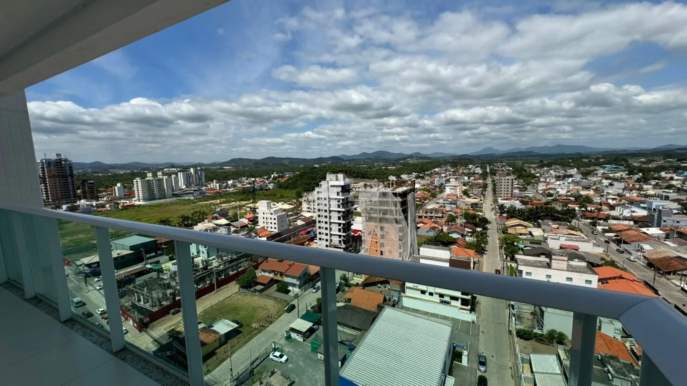 Apartamento em andar alto, finamente mobiliado e decorado no Itacolomi no Balneário Piçarras. — foto 3