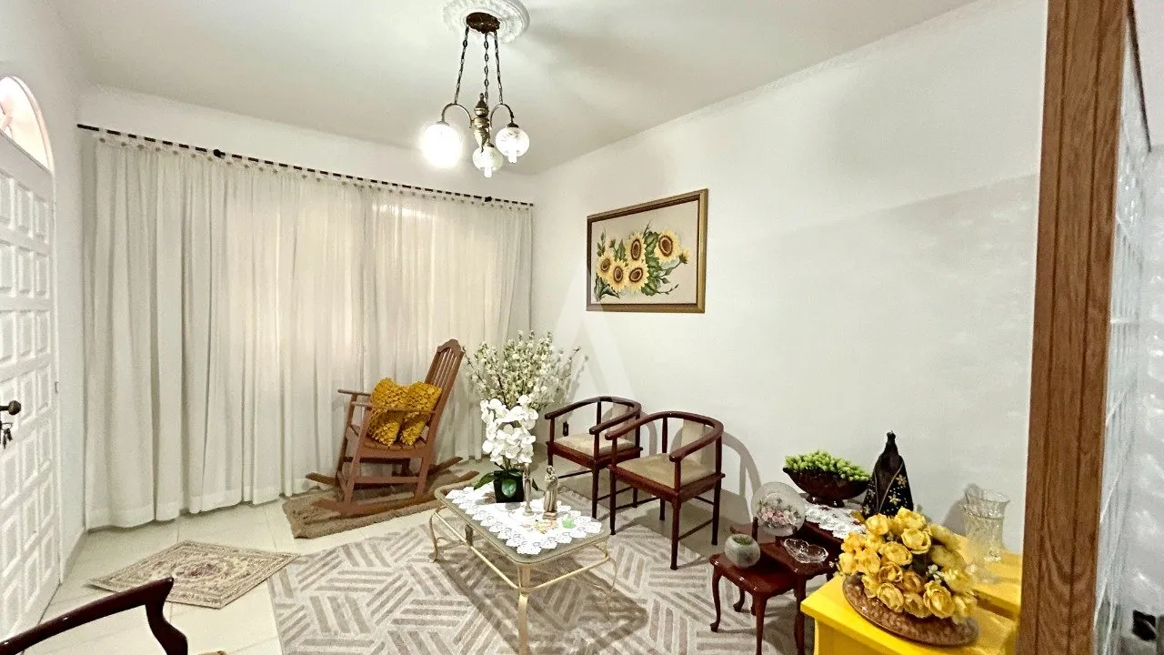 Sobrado com 2 suíte(s) mais 4 quarto(s) à venda no bairro Petrópolis em Joinville, por R$ 750.000.00. — foto 5