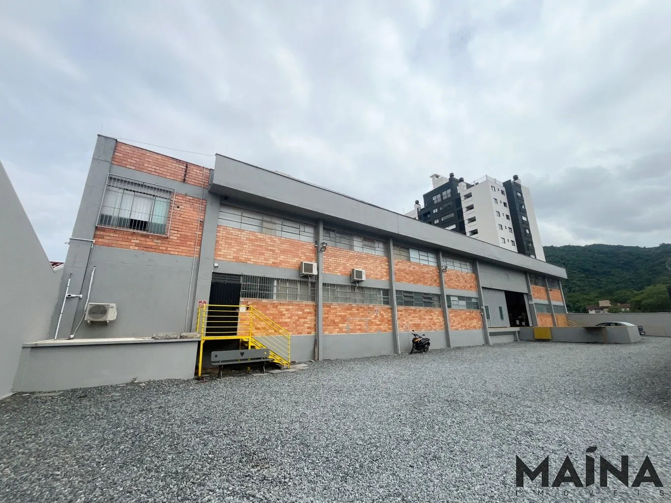 Excelente galpão de 2.165m de área construída em localização privilegiada no Garcia por R$6.360.000,00 - Blumenau/SC - foto 1