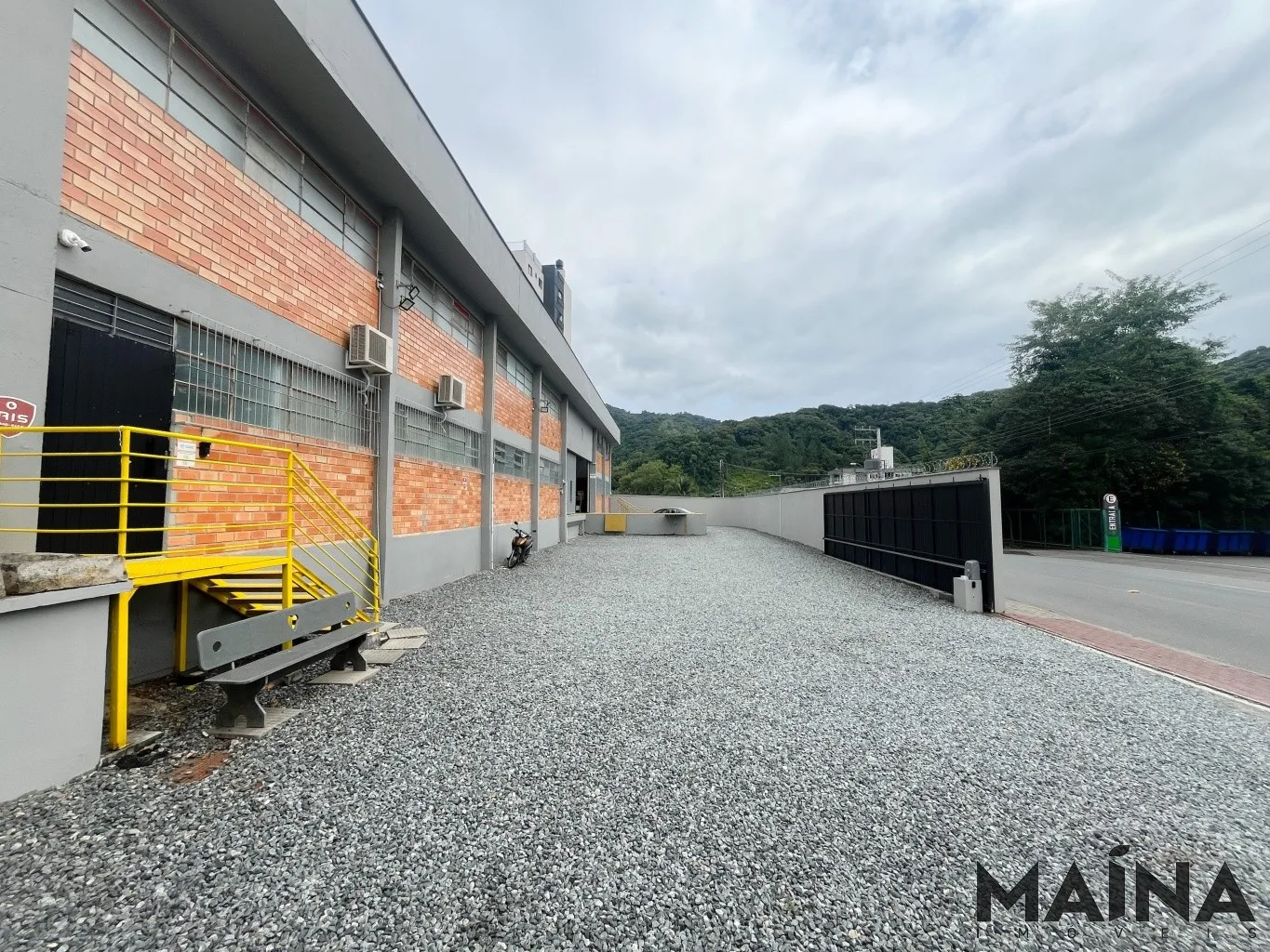 Excelente galpão de 2.165m de área construída em localização privilegiada no Garcia por R$6.360.000,00 - Blumenau/SC — foto 2
