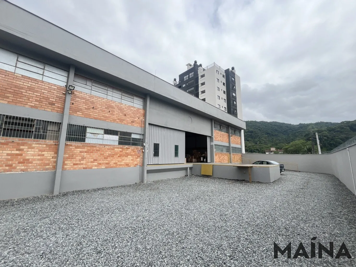 Excelente galpão de 2.165m de área construída em localização privilegiada no Garcia por R$6.360.000,00 - Blumenau/SC — foto 3