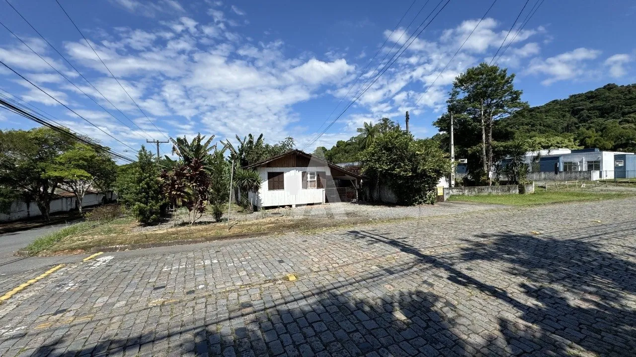 Terreno à venda no bairro Atiradores em Joinville-SC de R$600.000,00 por R$570.000,00. - foto 1