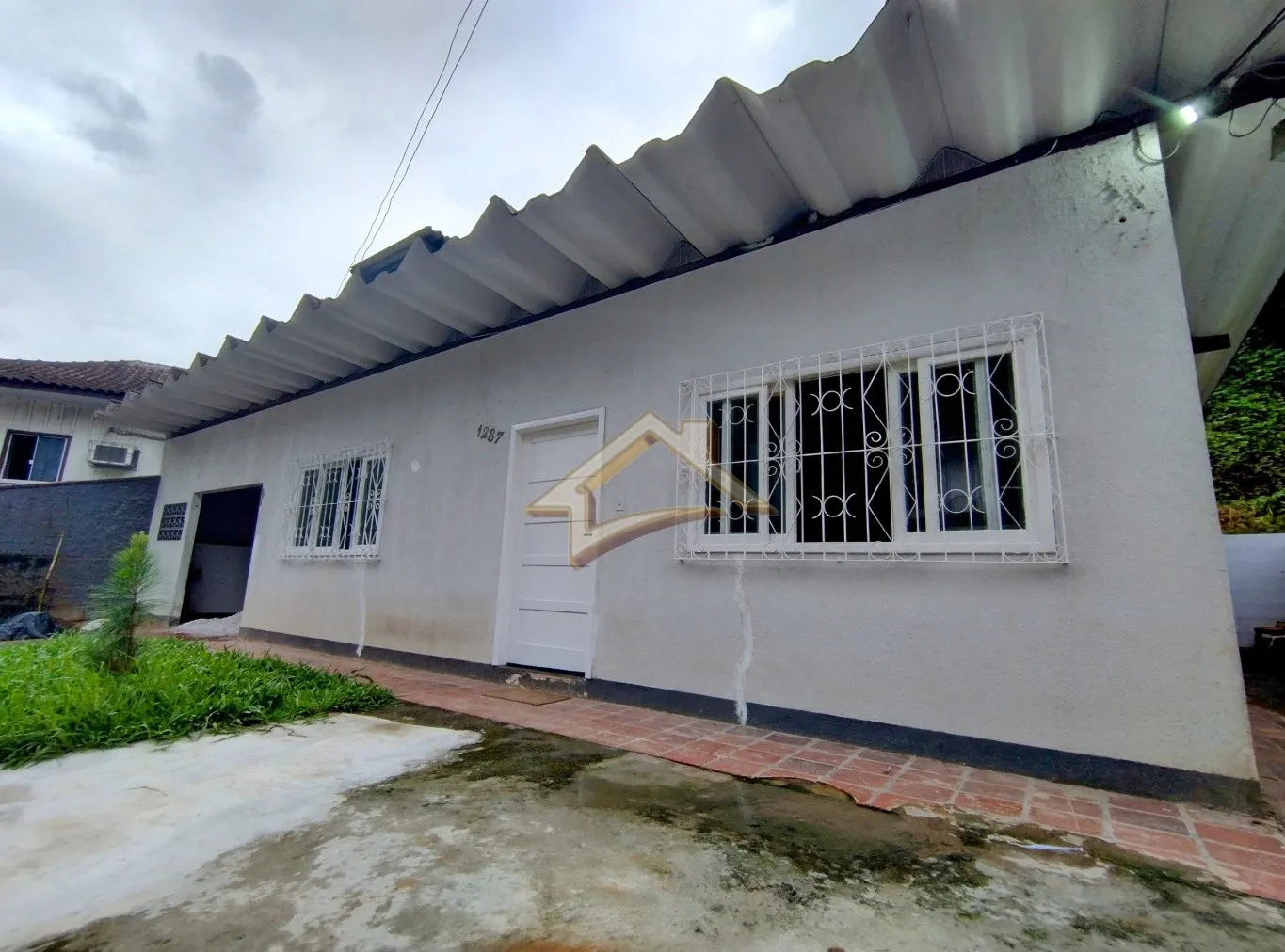Excelente casa térrea localizada no bairro Garcia em Blumenau! - foto 1