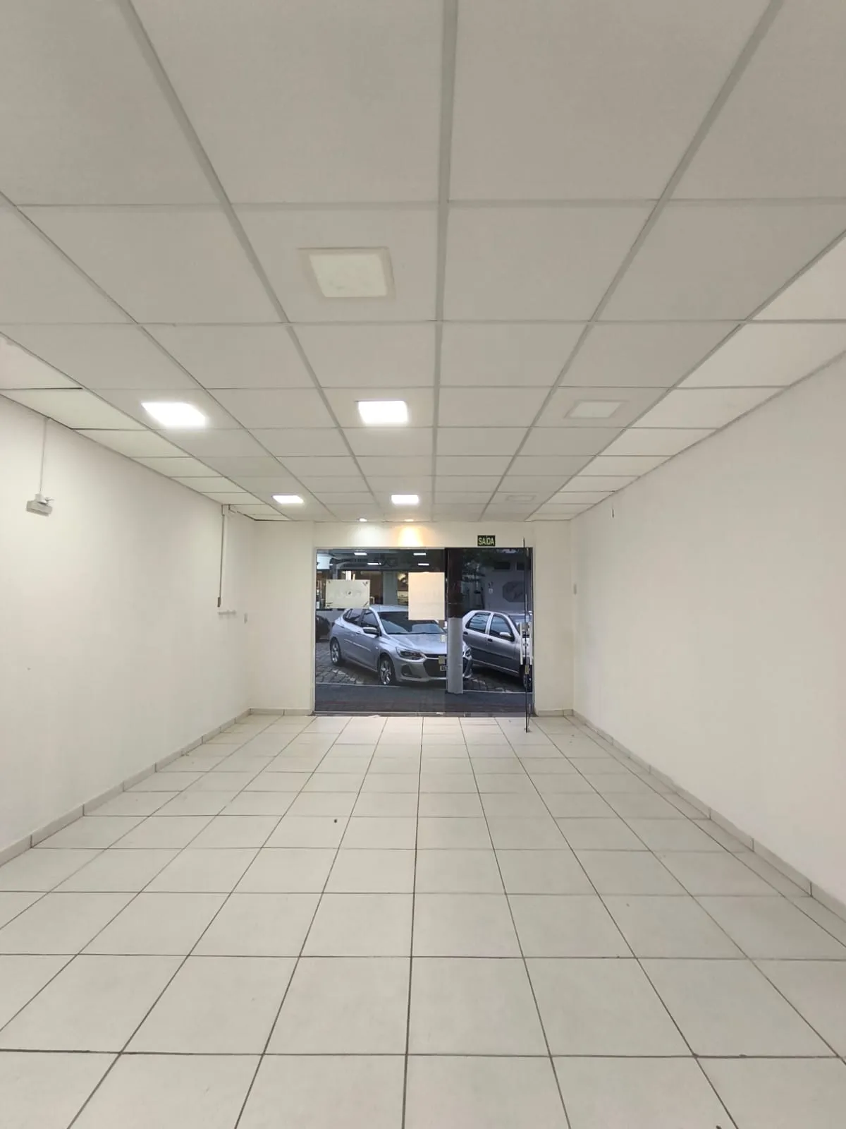 ALUGO SALA COMERCIAL - foto 1