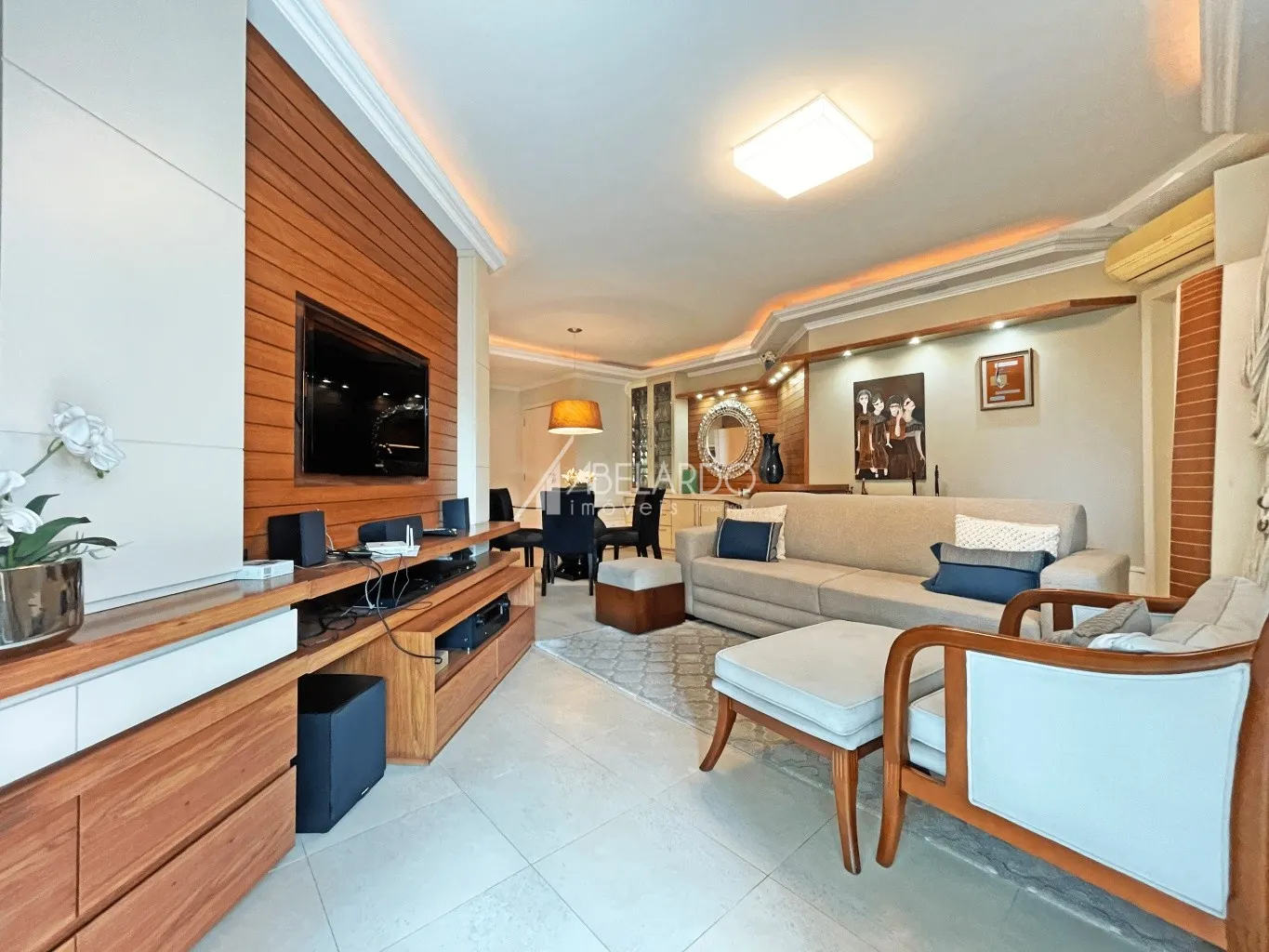 APARTAMENTO TOTALMENTE MOBILIADO EQUIPADO, COM TRÊS SUÍTES - BAIRRO JARDIM BLUMENAU — foto 5