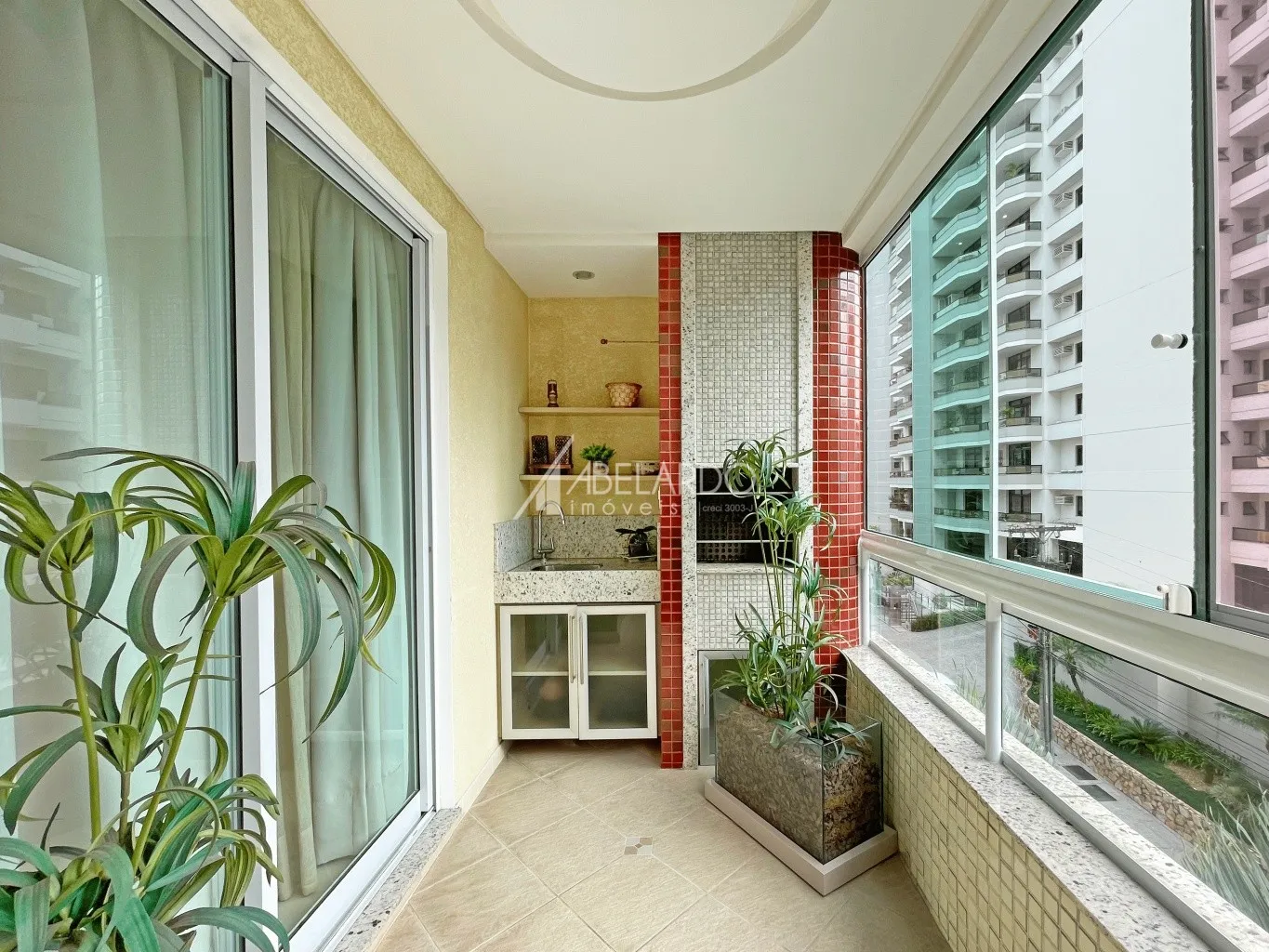 APARTAMENTO TOTALMENTE MOBILIADO EQUIPADO, COM TRÊS SUÍTES - BAIRRO JARDIM BLUMENAU — foto 7